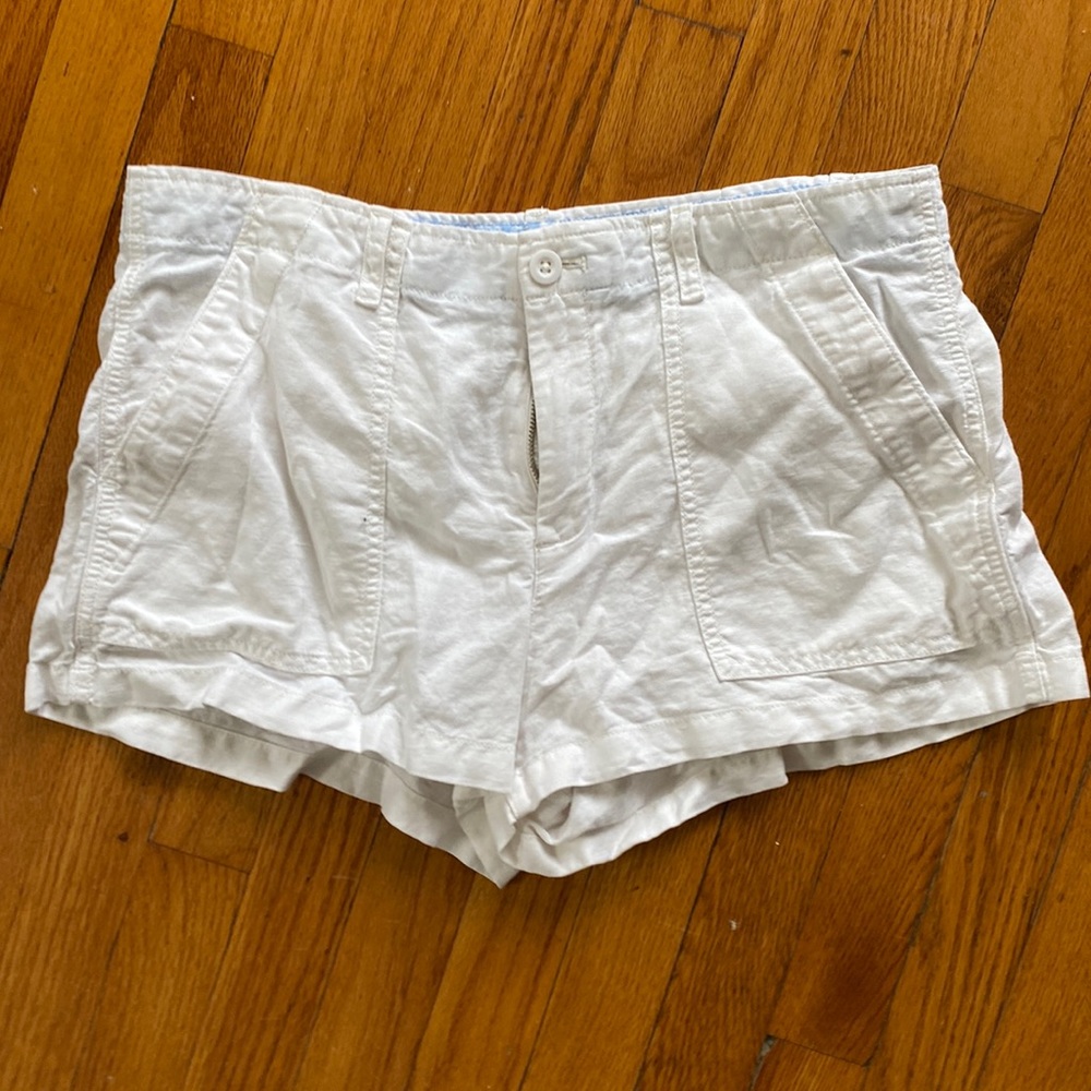 White Gap shorts